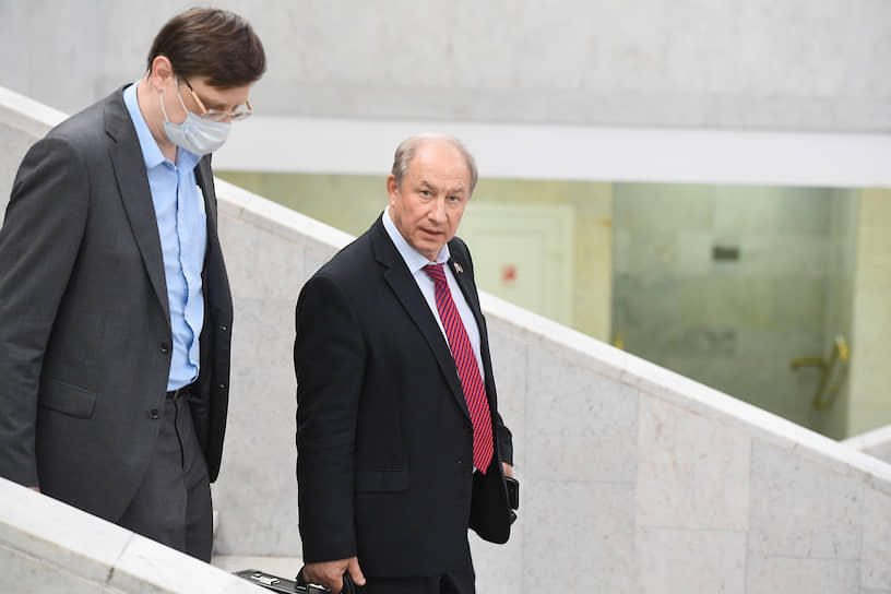 Депутат Госдумы Валерий Рашкин (справа)