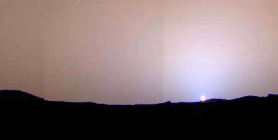 Панорама марсианского заката, представленная в NASA в ходе программы «Марс Патфайндер» 27 августа 1997 года  