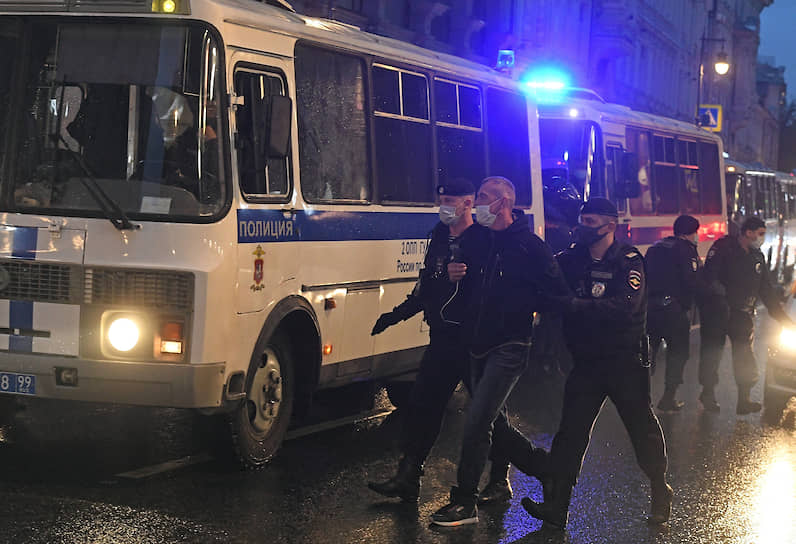 Задержание участника шествия в центре Москвы 