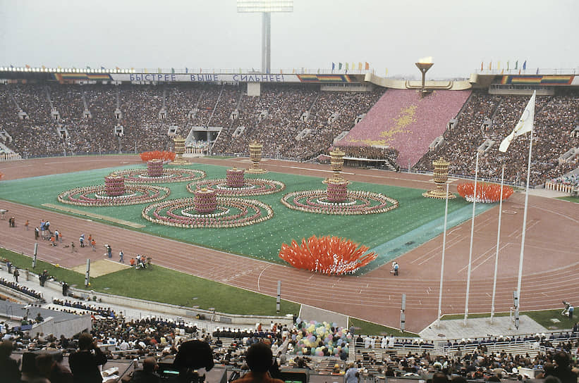 Открытие Олимпиады состоялось 19 июля на Большой спортивной арене «Лужников» (в то время — стадион имени Ленина)