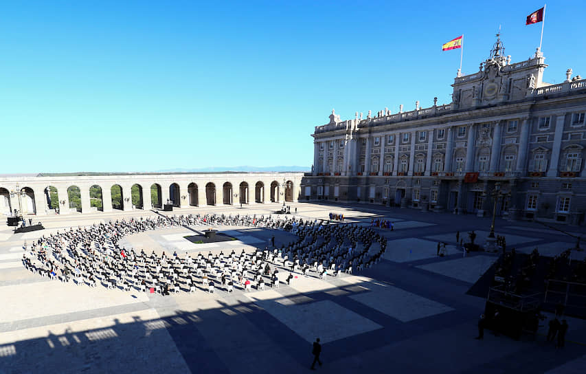 Мадрид, Испания. Акция в память об умерших от коронавируса