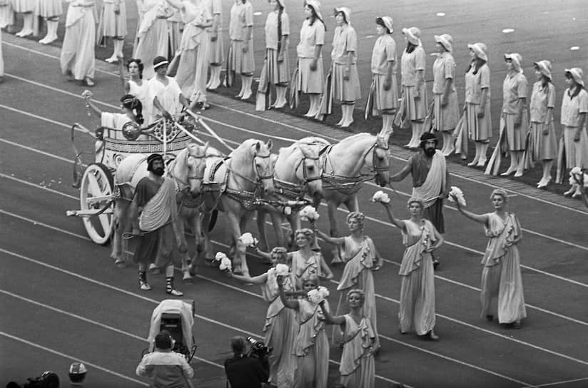 Греческая колесница на открытии Олимпиады-80