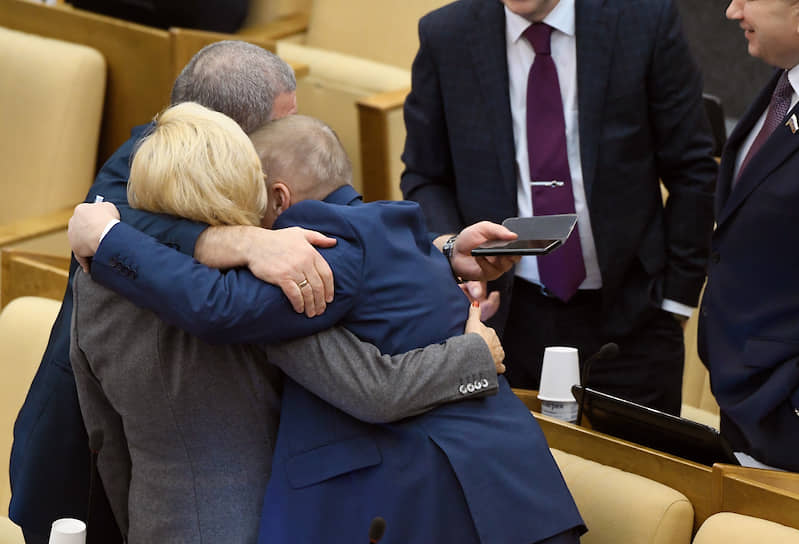 Депутаты Госдумы России перед пленарным заседанием