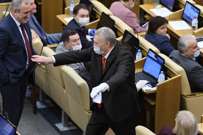 Лидер ЛДПР Владимир Жириновский после выступления на последнем заседании весенней сессии