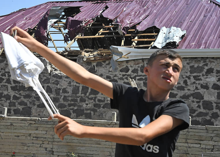 Товуз, Азербайджан. Последствия обстрела жилого дома 