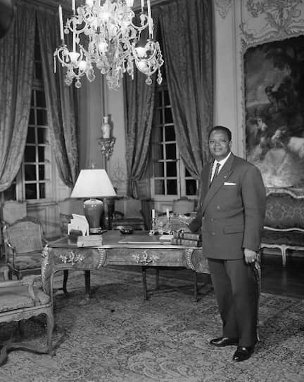Первый президент Дагомеи Юбер Мага был свергнут после трех лет правления, но в 1970 году сумел вернуться в президентский дворец, построенный во время его первого президентского срока, и правил еще два года