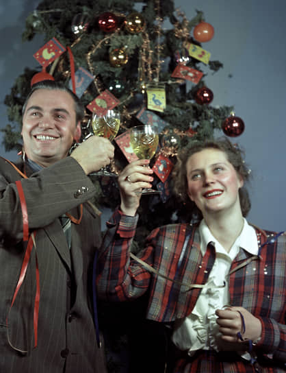 В СССР и других странах шампанское стало одним из атрибутов празднования Нового года. Без «Советского шампанского» не обходились телевизионные «Голубые огоньки»