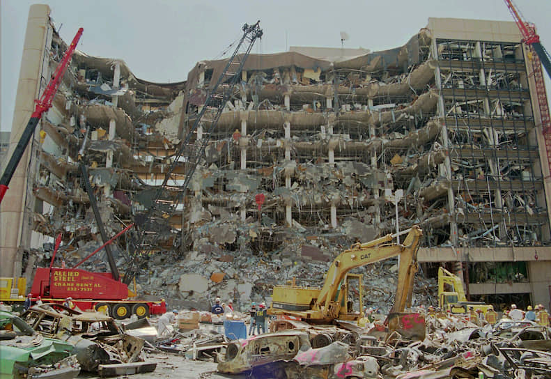 19 апреля 1995 года в Оклахома-Сити (штат Оклахома, США) в результате взрыва заминированного автомобиля было разрушено административное здание имени Альфреда Марра. Для изготовления бомбы было использовано 800 кг аммиачной селитры