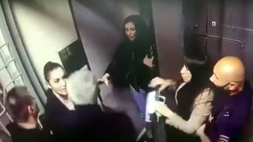 Момент конфликта адвокатов с полицией 
