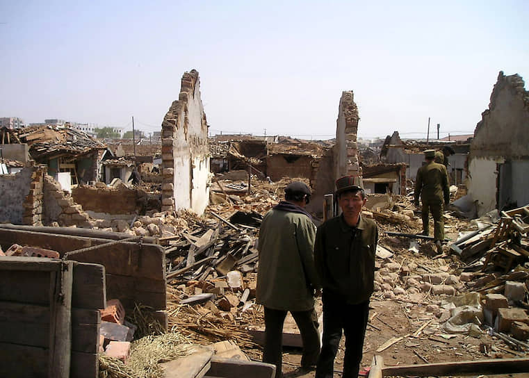 По официальным данным, погиб 161 человек, более 1 тыс. были ранены. В районе взрыва были разрушены сотни жилых домов
