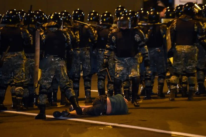 Задержание участника протеста в Минске