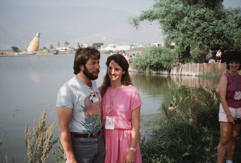 Стив Возняк был несколько раз женат. С 1976 года — на Элис Робертс. Прожив вместе четыре года, пара разошлась. Затем он женился на Кэнди Кларк (на фото), в браке родились два мальчика и девочка. Также с 1990 года состоял в браке со Сьюзан Мулкерн