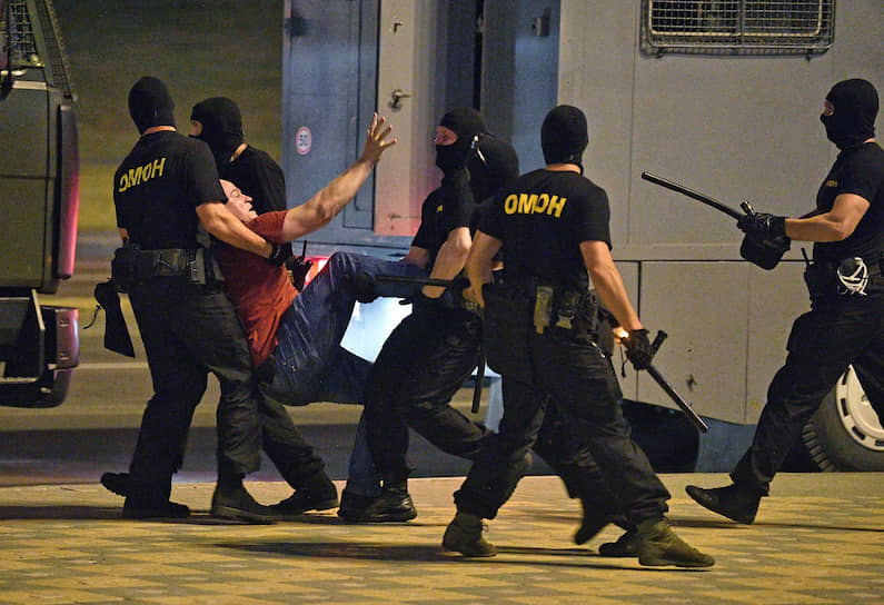 Минск, Белоруссия. Во время задержания участника акции протеста