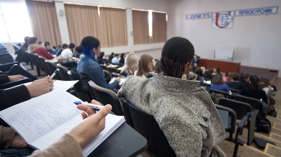 Иностранные студенты просят правительство РФ разрешить прибыть в вузы