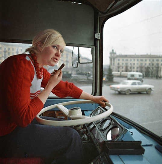 С 1940-х годов для подготовки водителей троллейбусов стали принимать женщин