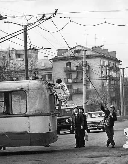 На 1 января 1964 года в Москве было 1811 троллейбусов. Для новых машин в 1962 году был открыт 6-й троллейбусный парк (в Заморинском переулке), а в 1964 году — 7-й троллейбусный парк (Нагатинский)