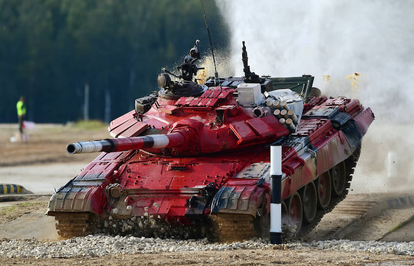 23 августа. Кубинка. Танк Т-72 ВС Азербайджана во время церемонии открытия Армейских международных игр на полигоне «Алабино»