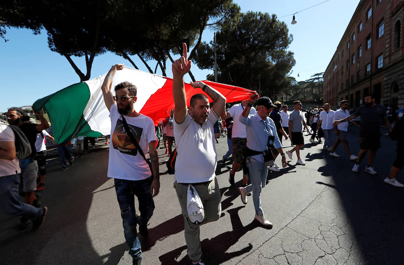 Манифестация противников ограничительных мер в Италии под лозунгом «Долой маски!»