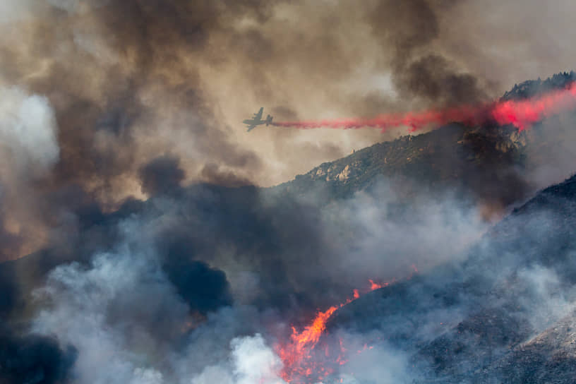 Тушение пожаров в Калифорнии с самолета