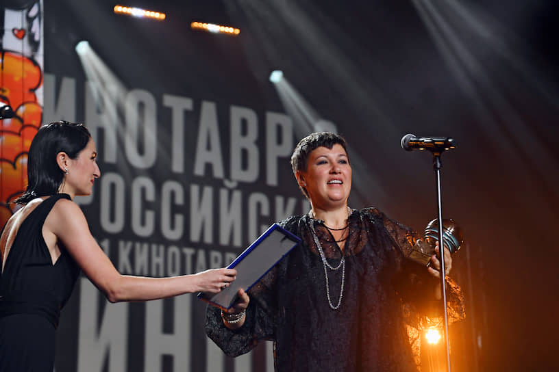 Член жюри кинофестиваля, режиссер Нигина Сайфуллаева (слева) и продюсер Наталья Мокрицкая