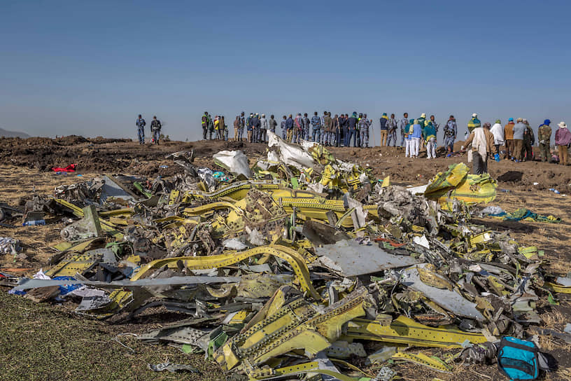 Место крушения самолета Boeing 737 MAX 8 авиакомпании Ethiopian Airlines недалеко от Бишофту (Эфиопия)