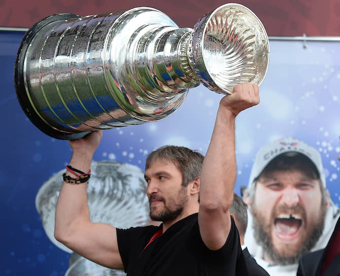 В 2018 году Александр Овечкин привел «Вашингтон» к первой в истории клуба победе в Кубке Стэнли, став самым ценным игроком турнира и первым российским хоккеистом, завоевавшим этот трофей в качестве капитана команды