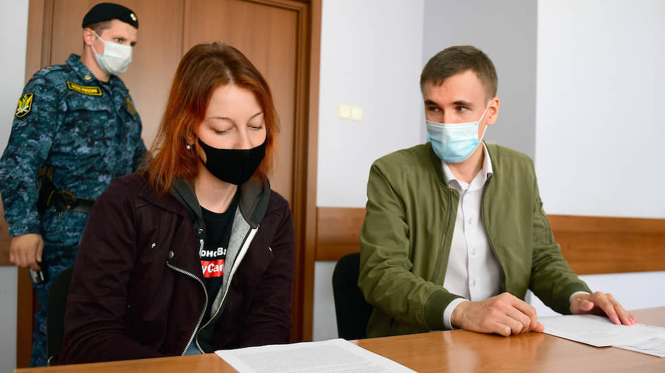 Как корреспондента “Ъ” оштрафовали за футболку в поддержку Ивана Сафронова