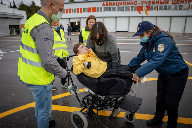 Лида Мониава и Коля на аэродроме Heliport