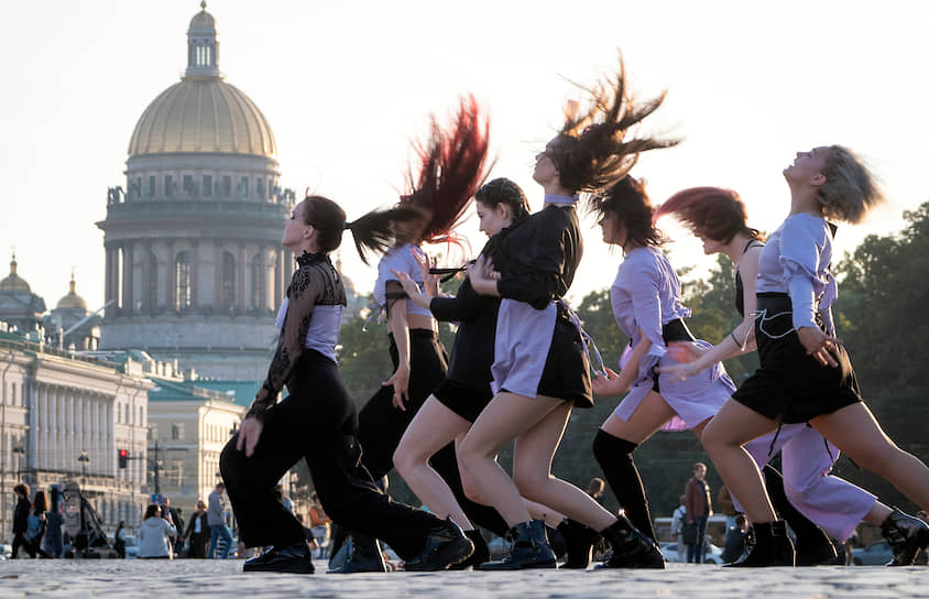Санкт-Петербург, Россия. Танец на Дворцовой площади 