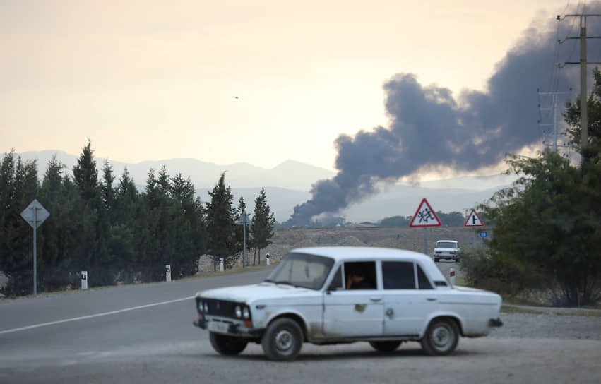 Дым над азербайджанским городом Тертером 