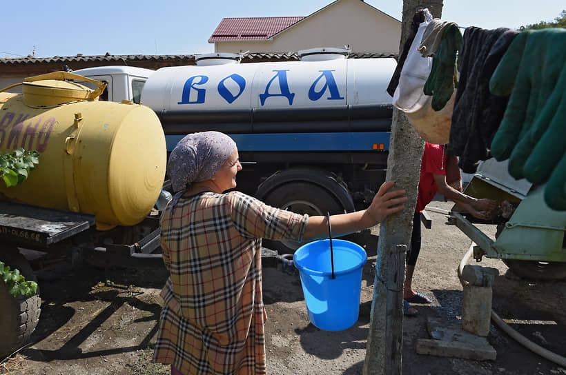 Проблема с водой в Крыму обострилась после присоединения полуострова к России в 2014 году. Тогда Украина перекрыла подачу воды по Северо-Крымскому каналу, который обеспечивал до 90% потребностей региона