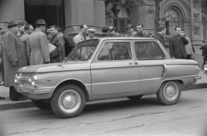 Новую модель ЗАЗ-966 начали выпускать в 1966 году. Экстерьер автомобиля почти повторил внешность западно-германского NSU Prinz 4 образца 1961 года