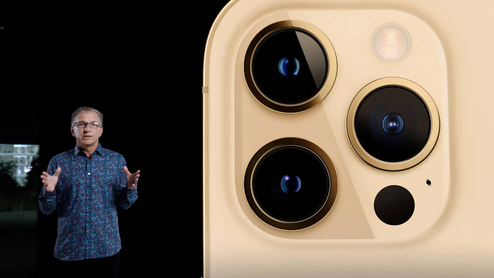 К новым iPhone больше не будут прилагаться наушники и проводные зарядные адаптеры. Компания перестанет добавлять их, чтобы снизить выбросы углерода