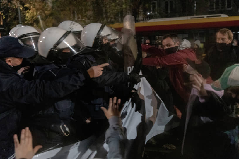 23 октября протесты закончились столкновениями с полицией