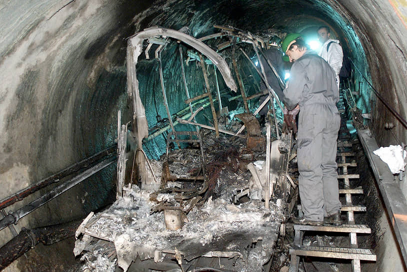 Обгоревший туннель и то, что осталось от фуникулера, оставались в течение 10 лет почти в нетронутом виде