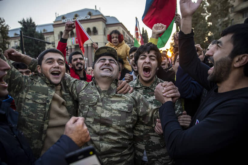 Азербайджанцы празднуют победу