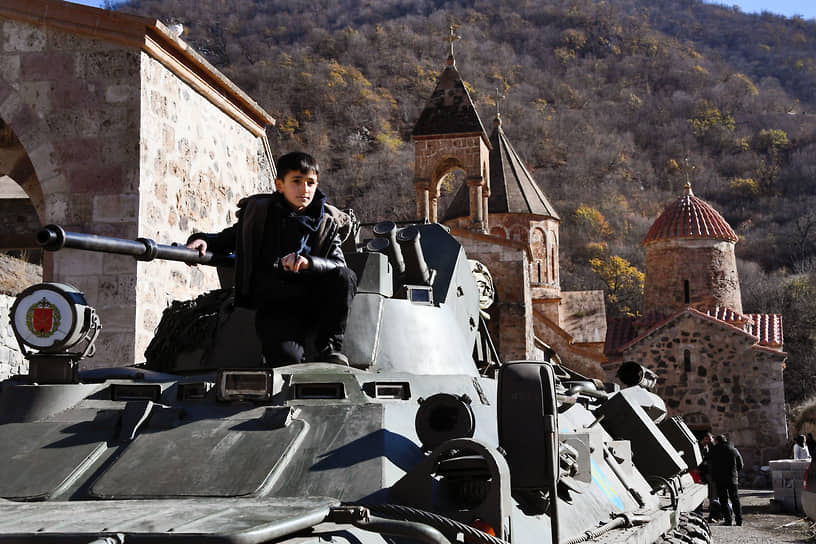 Нагорный Карабах. Наблюдательный пост российских миротворческих сил у монастырского комплекса Дадиванк 