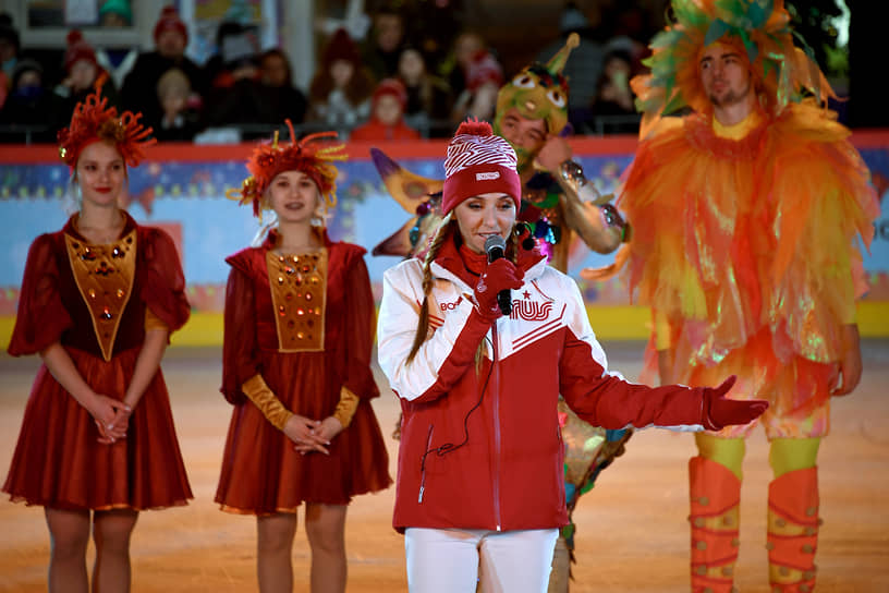 Фигуристка Татьяна Навка во время церемонии открытия