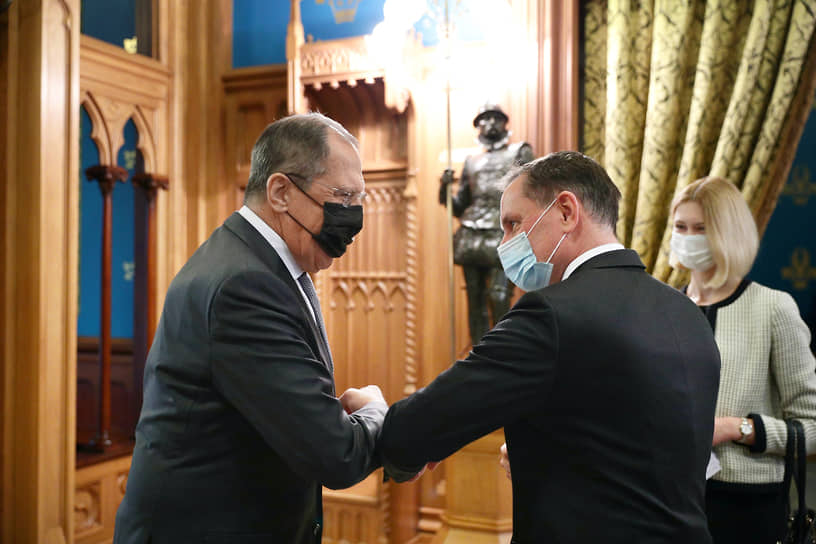 Министр иностранных дел России Сергей Лавров (слева) и сопредседатель партии «Альтернатива для Германии», глава делегации Тино Крупалл