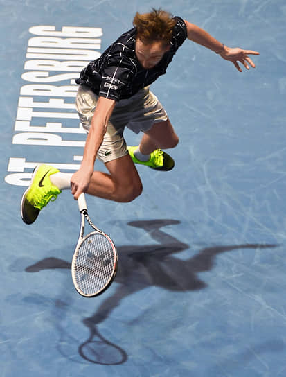 Российский теннисист Даниил Медведев во время матча против американца Райлли Опелки