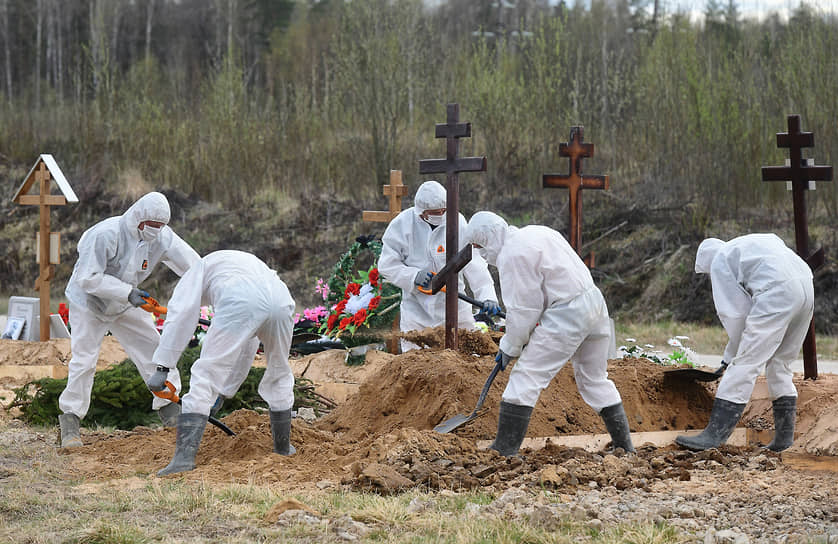 Похороны умерших от COVID-19 на специальном участке Нового Колпинского кладбища