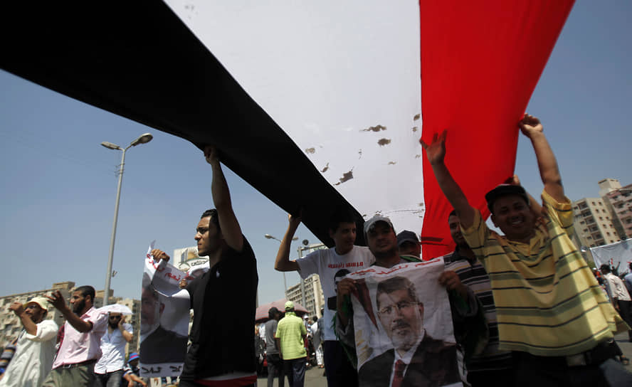 «Братья-мусульмане» во время митинга в поддержку Мухаммеда Мурси, 2013 год
