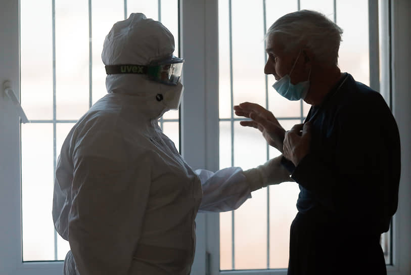 Волгоград. Работа сотрудников больницы в «красной зоне», где лежат пациенты, инфицированные коронавирусом
