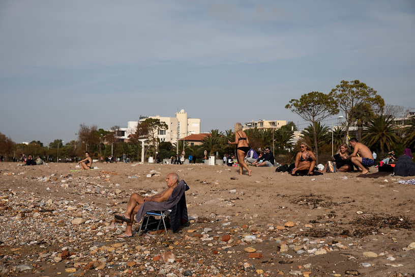 В Греции метеорологи сообщили о самой теплой январской погоде за последние полвека: температура достигает 25 градусов&lt;br>
На фото: пляж с пригороде Афин