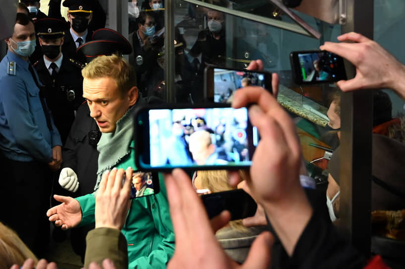После прохождения паспортного контроля в Шереметьево Алексей Навальный был задержан