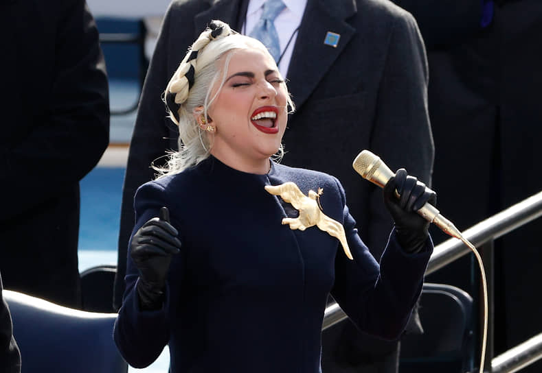 Леди Гага поет национальный гимн на церемонии инаугурации Джо Байдена