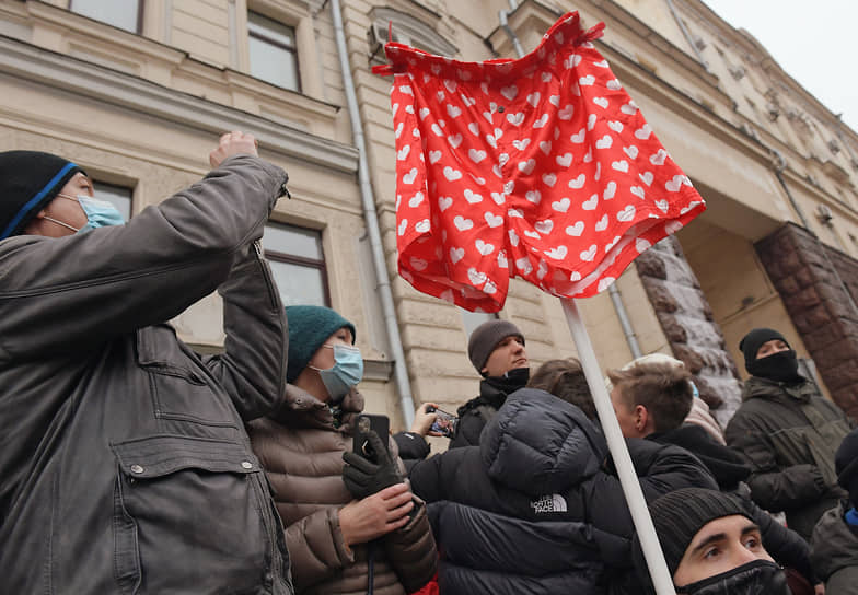 Участники митинга в поддержку Алексея Навального