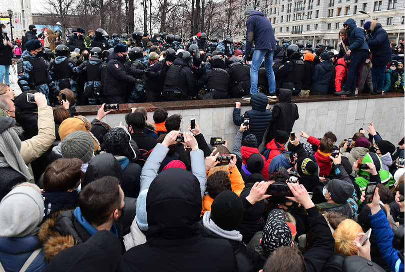 Давка в результате задержания на Пушкинской площади 