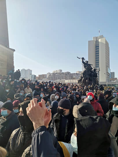 Во Владивостоке участники акции на два часа перекрыли движение по центральной улице города