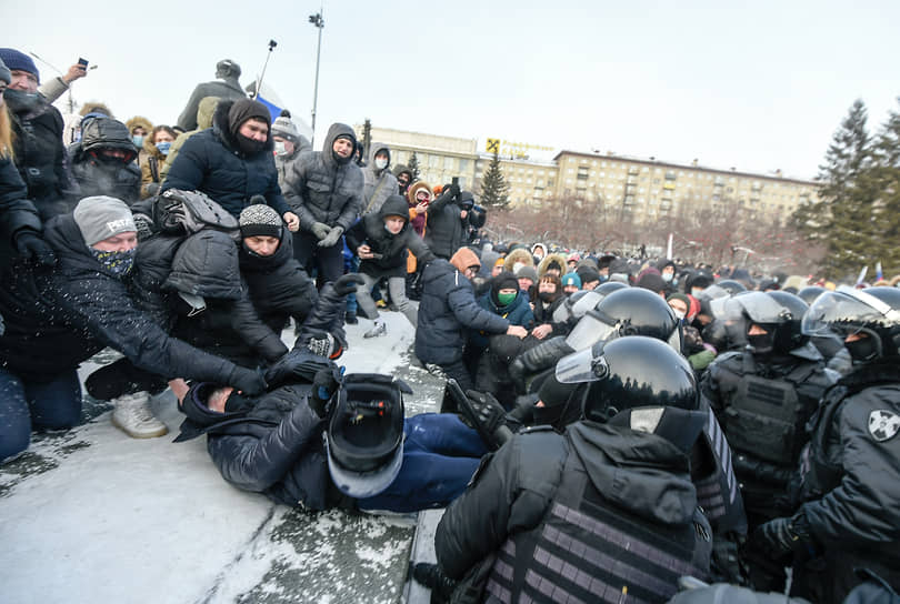 Митинг на Красном проспекте и Площади Ленина в Новосибирске